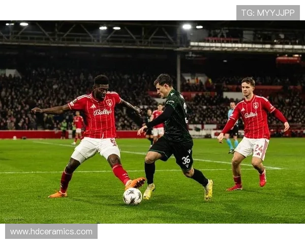 南安普顿新星琼斯在英超赛季中状态回暖，助力球队追逐更高目标