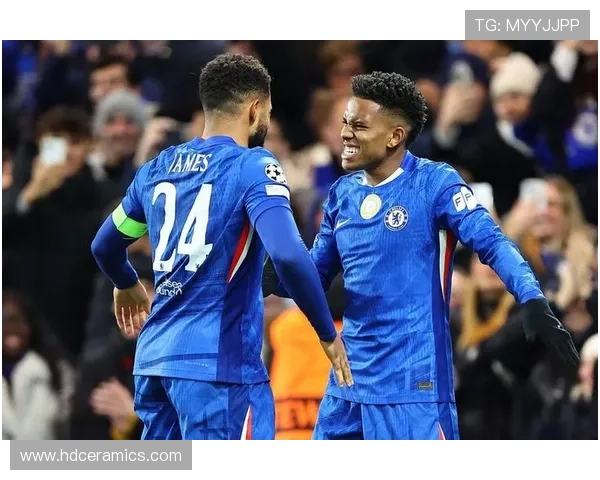 切尔西新赛季表现稳健，英超战绩引发媒体热议与持续关注