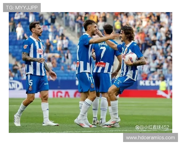 瓦伦西亚传统豪门地位下滑,球队重建与竞争力面临关键考验 瓦伦西亚传统豪门地位下滑,球队重建与竞争力面临关键考验