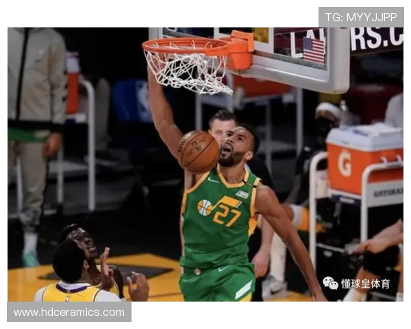 奥拉迪波无球跑动制造空位，防守压迫力改变对手进攻节奏